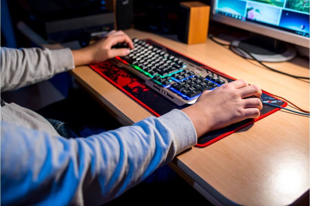 How to Set Up Your Gaming Desk
